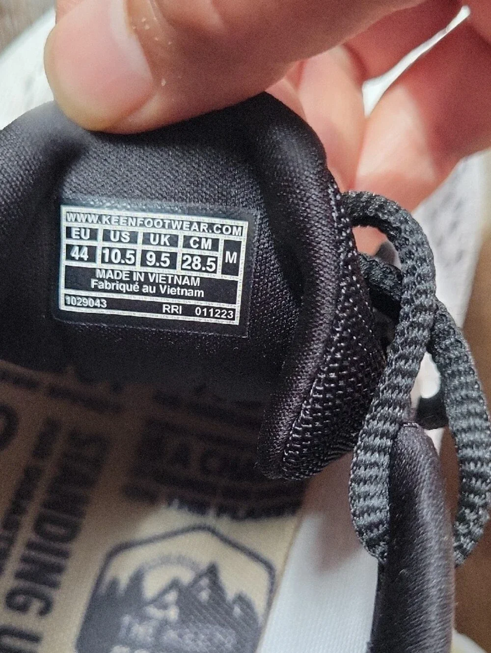 Keen breathable white